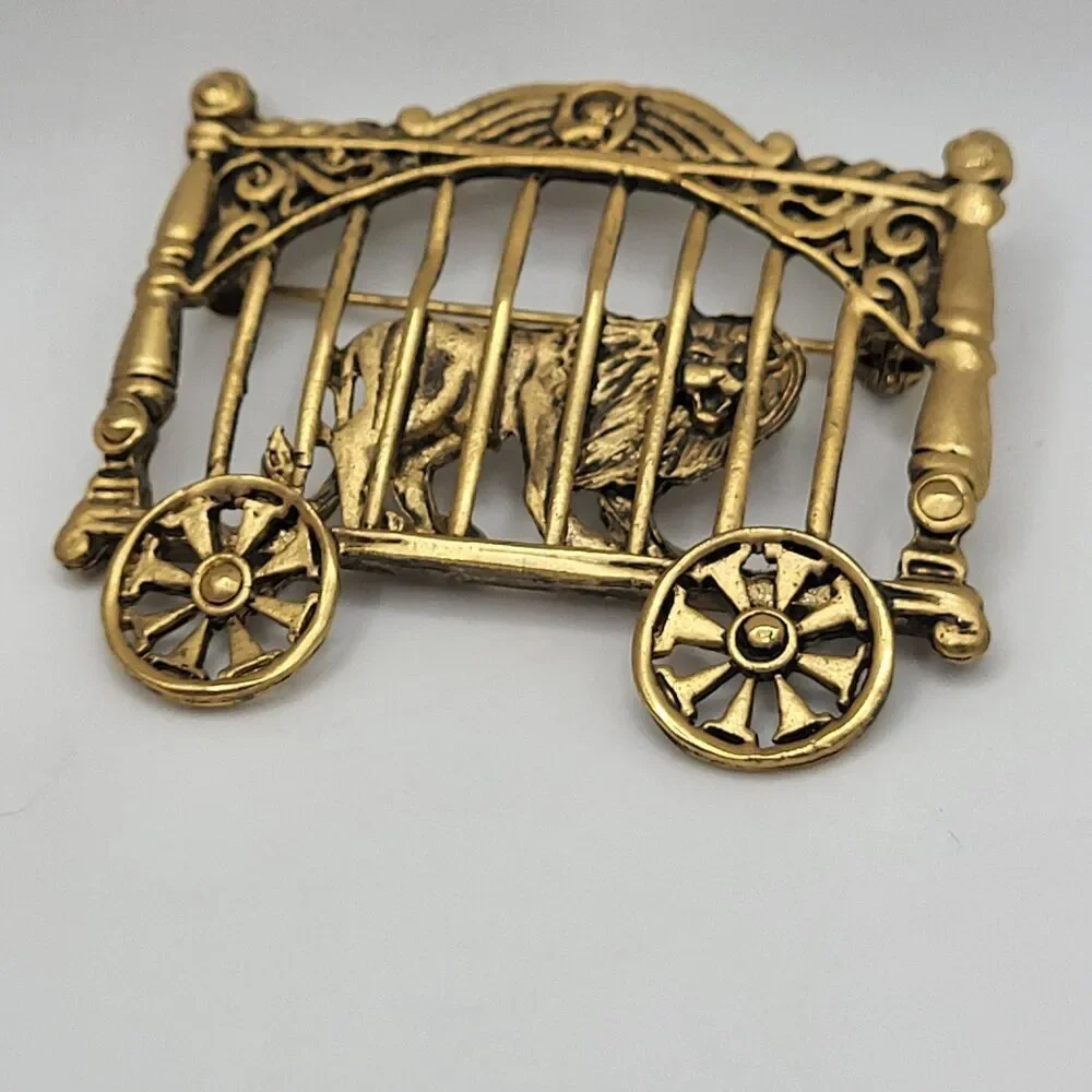 Circus Brooch Lion In Cage Goldtone  2in
